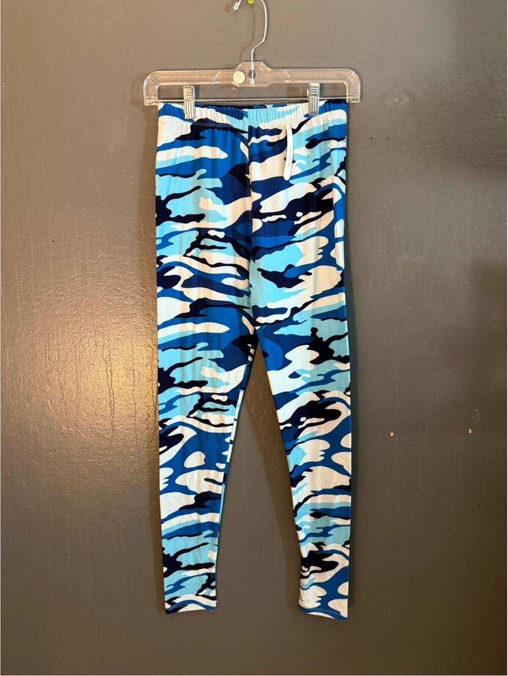 Eevee Women's Blue Camo Ankle Leggings New with Tags